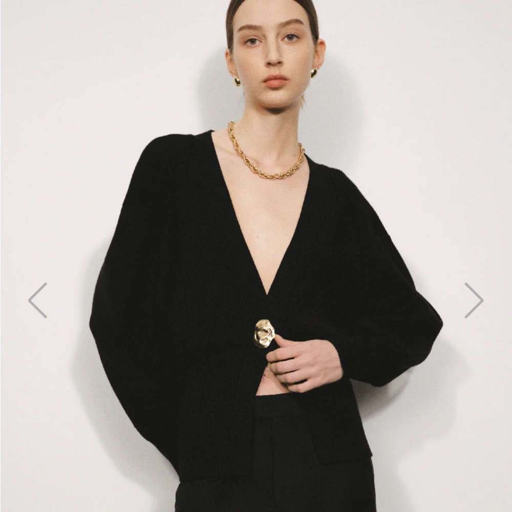 NWT Urban Revivo V Neck Knitted Cardigan in Black. Gold button detailing.